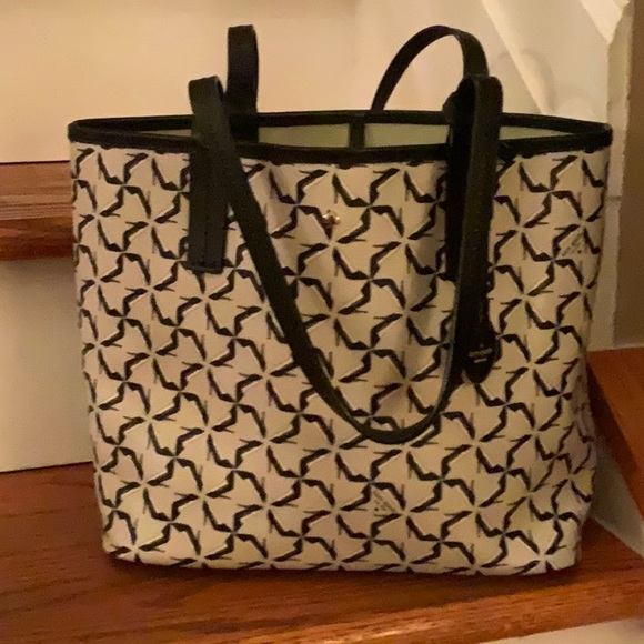 🌟Sale! ♠️Kate Spade Broome Street Pinwheel tote♠️ - Picture 6 of 6